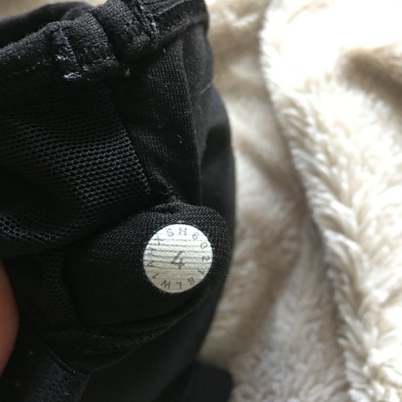 LULULEMON 🍋 Power Pose Tank Sz. 4 - Black / Light A/B Cups - Picture 9 of 10